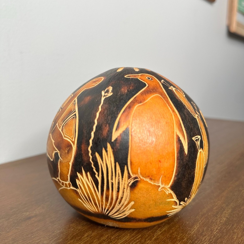 Peruvian Hand Carved Mate Gourd Galapagos Animals Tortoise Penguin Folk Art 5in - Picture 3 of 8